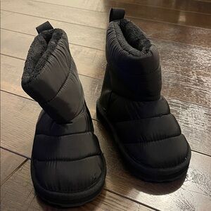 Black Puffer Winter Boots
